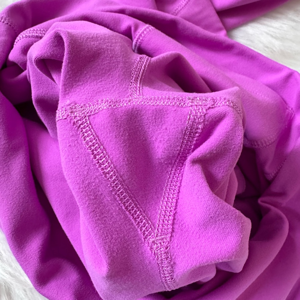 On-The-Go PowerHold® Size Small High-Waisted Legging in Electric Orchid Neon - Picture 9 of 11
